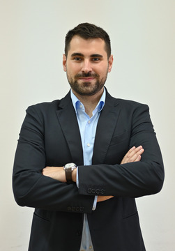 доц. др Страхиња Обреновић