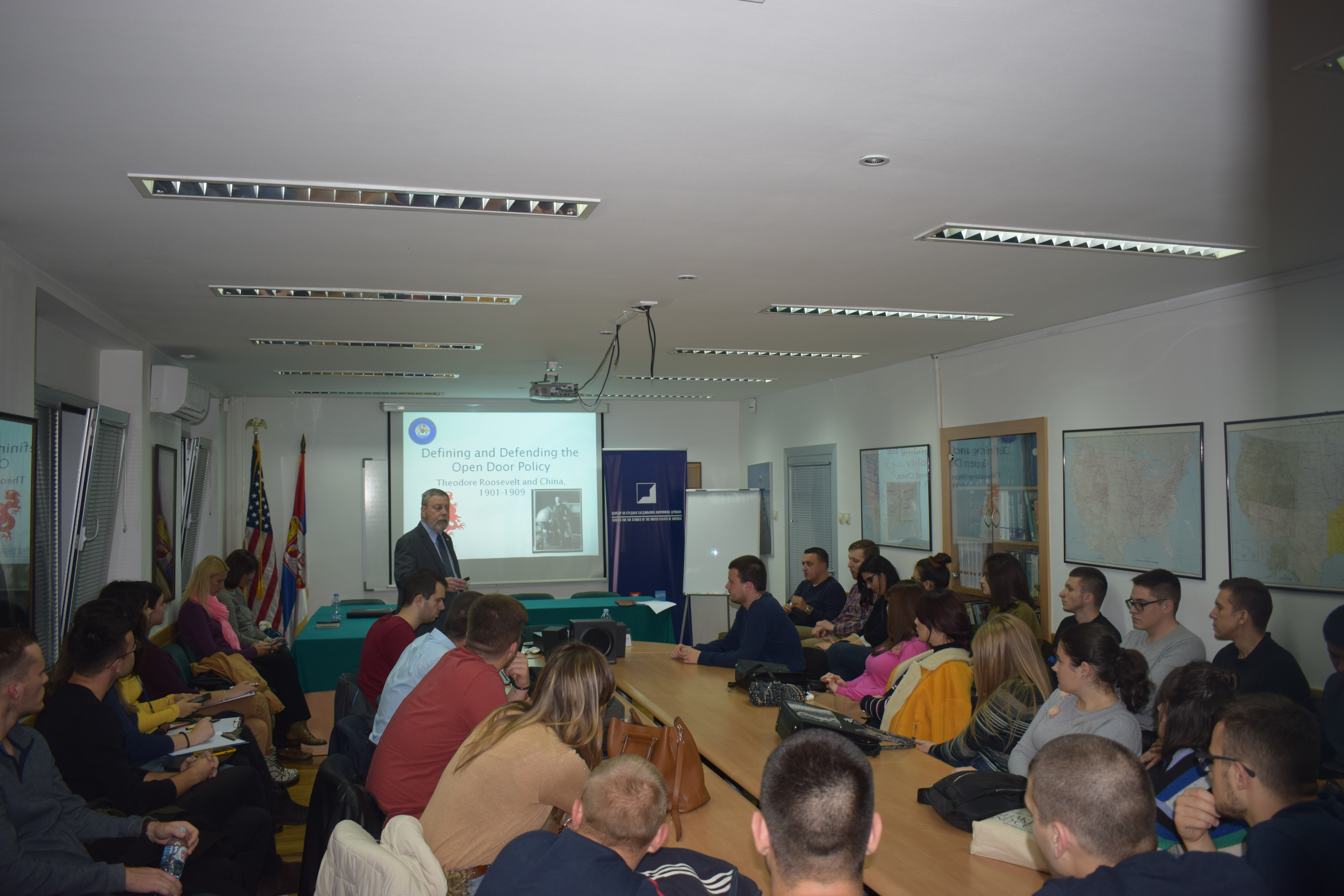 Oдржано предавање професора Грегорија Мура