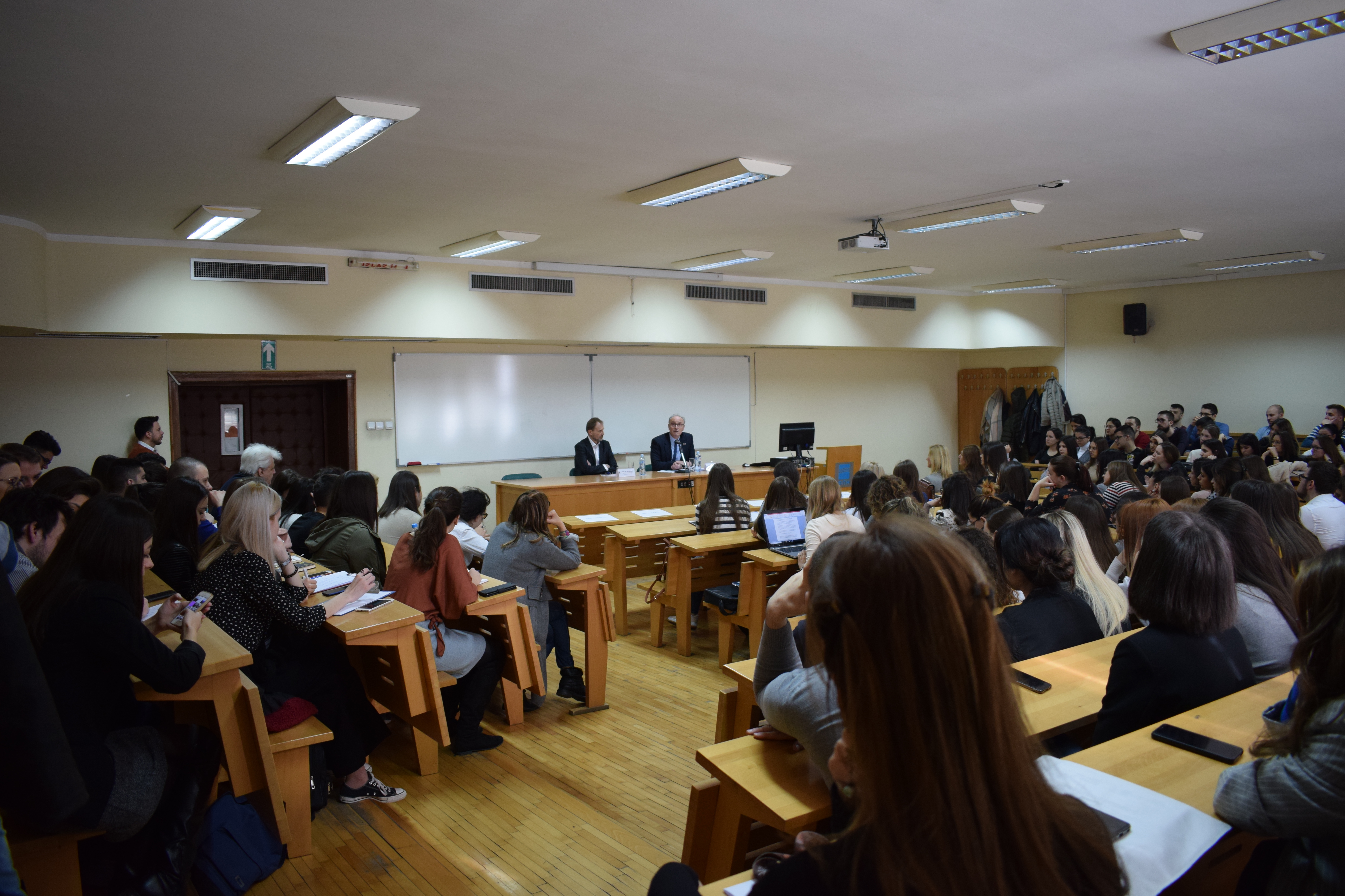 Њ.Е. амбасадор Жан-Луј Фалкони одржао предавање на Факултету политичких наука