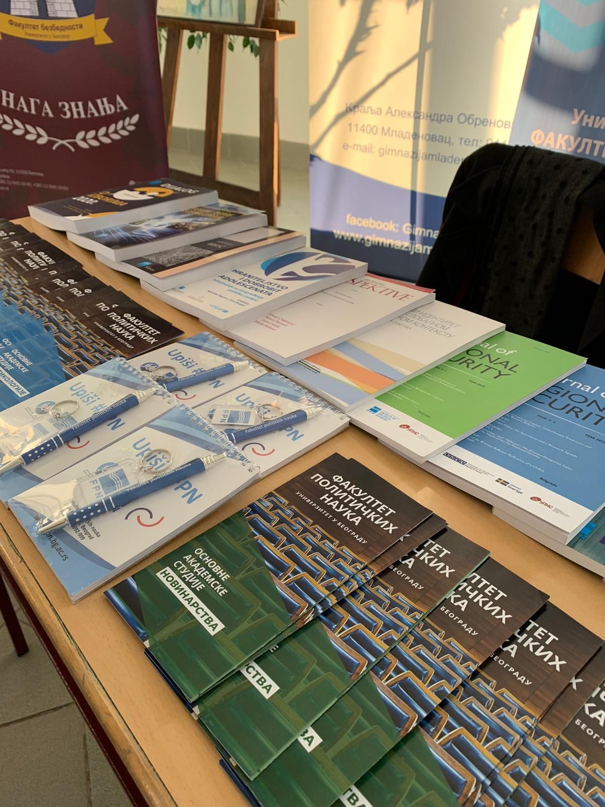 Факултет политичких наука учесник Сајма високог образовања у Гимназији Младеновац