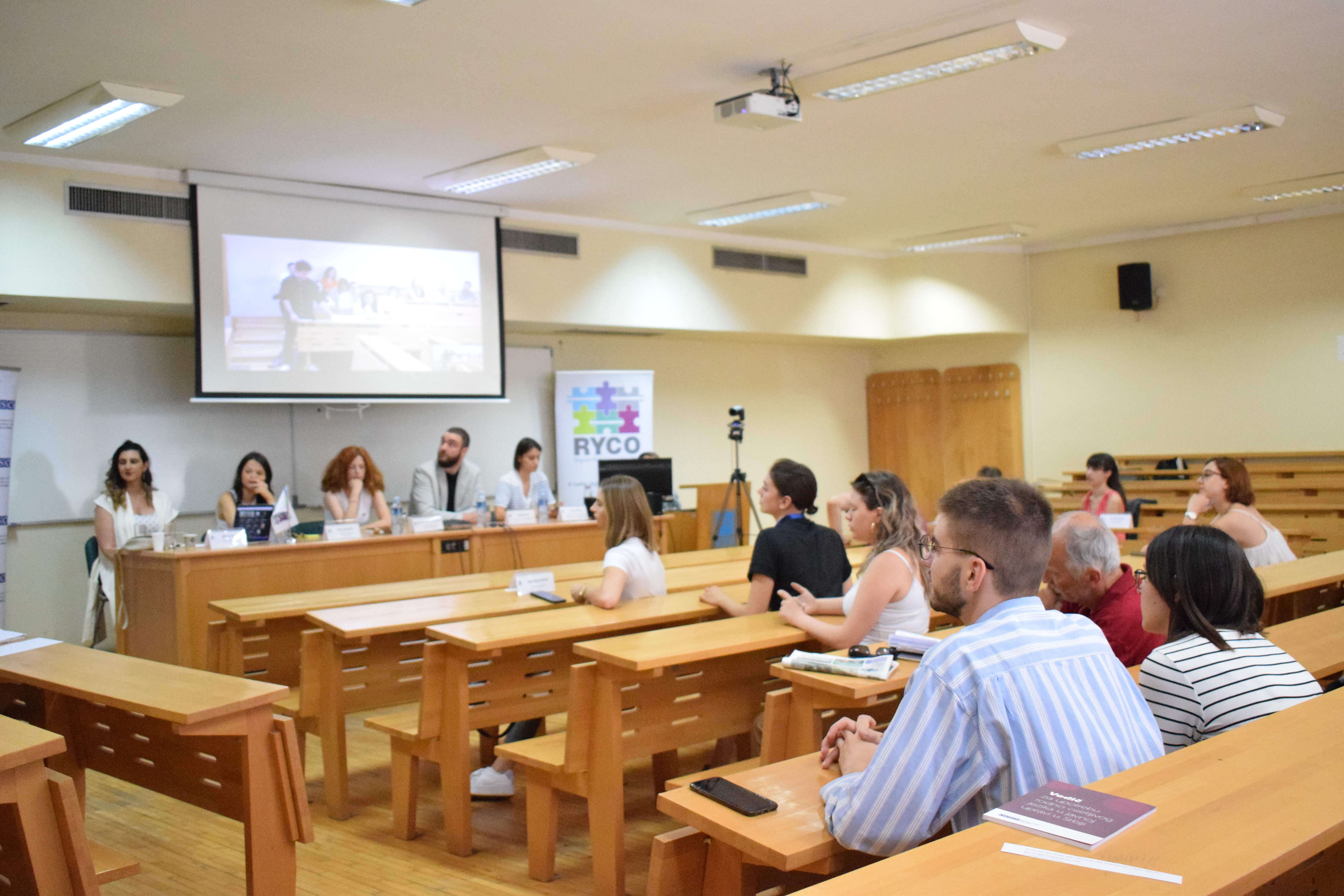 Одржана панел-дискусија ,,Млади и изградња мира у региону: они се буде?”