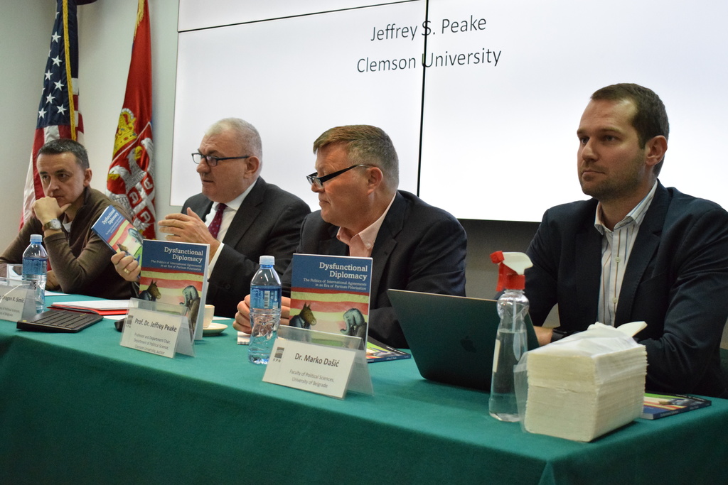 Представљена књига „Дисфункционална дипломатија: Политика међународне сарадње у партијски поларизованом времену“