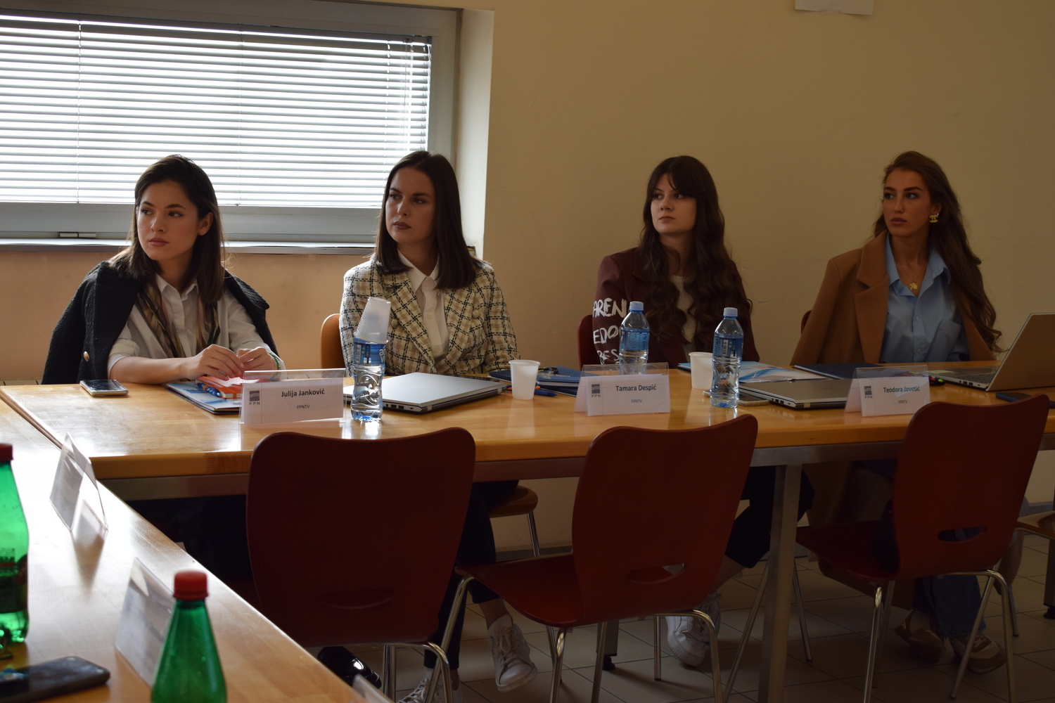 Отворена радионица ,,Оснаживање локалних медија у Србији – сарадња новинарки, студената и професора новинарства“