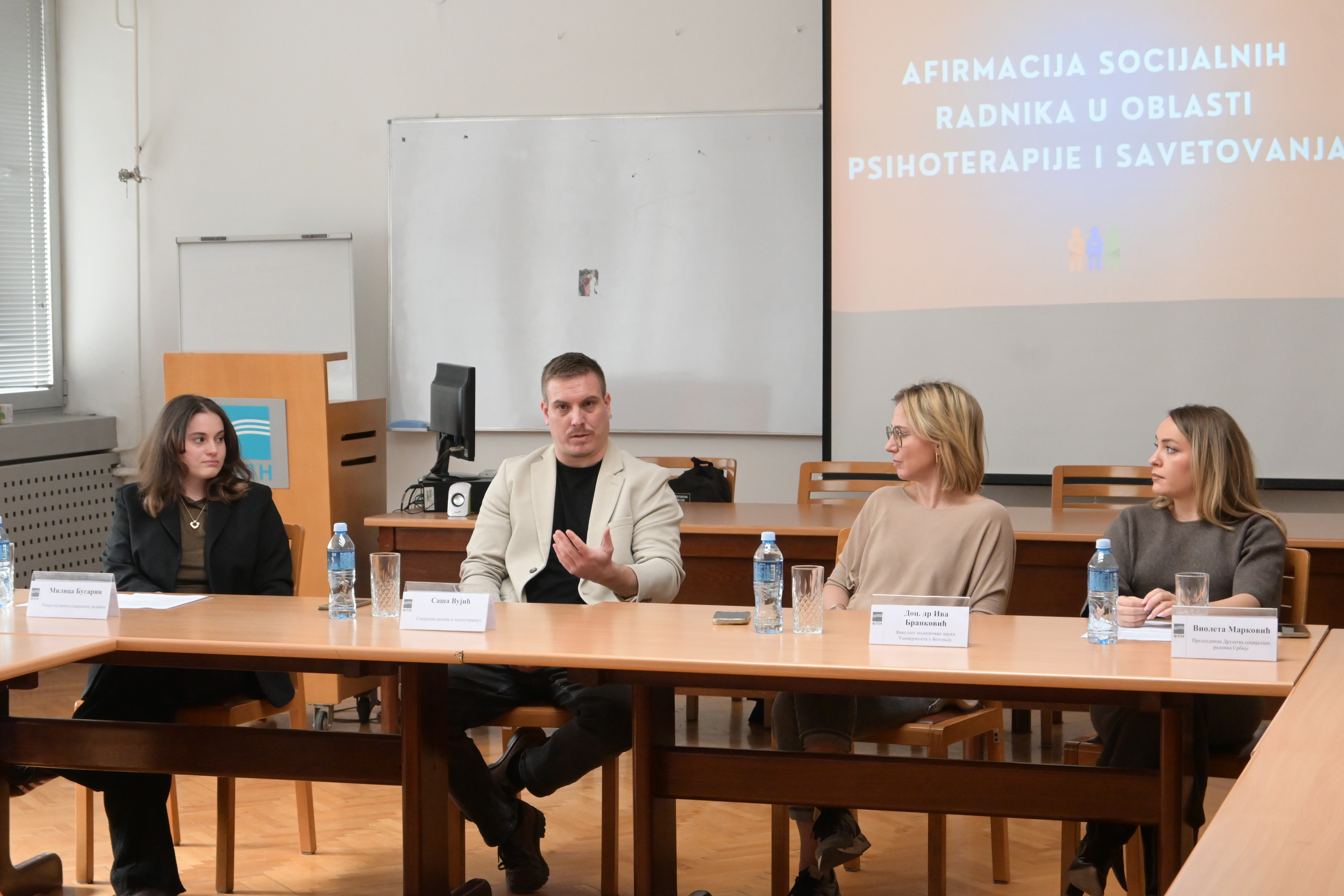 Oдржан округли сто „Афирмација социјалних радника у области психотерапије и саветовања“