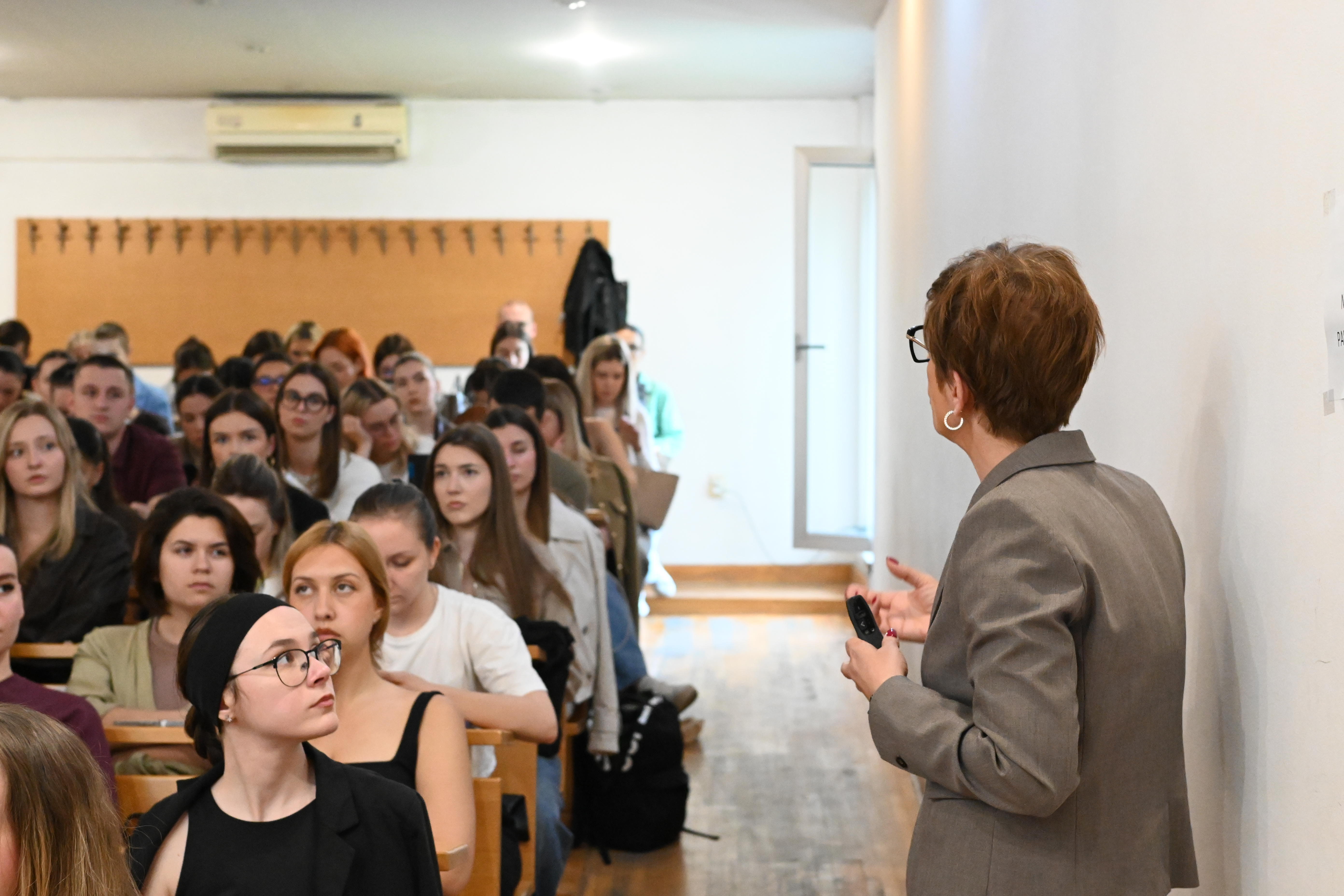 Одржано предавање „Тко производи стварност? Медији, умјетна интелигенција и трансформација перцепције“