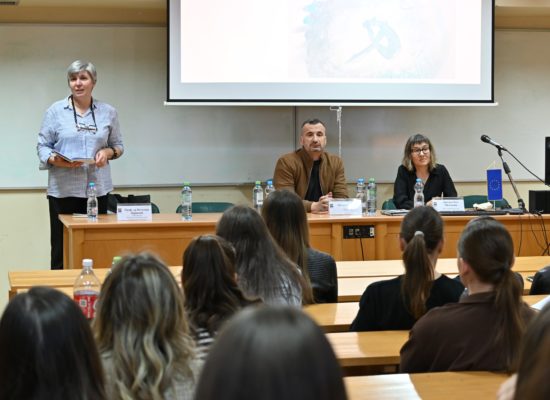 Одржана трибина „Од трауме до јавности: психологија опоравка и етика извештавања о насиљу“