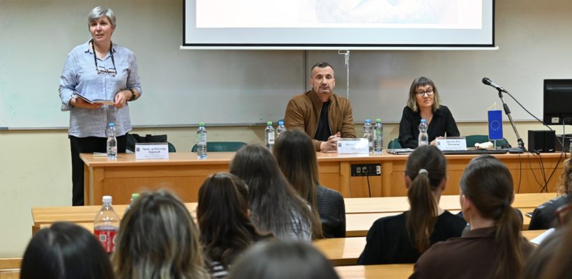 Одржана трибина „Од трауме до јавности: психологија опоравка и етика извештавања о насиљу“