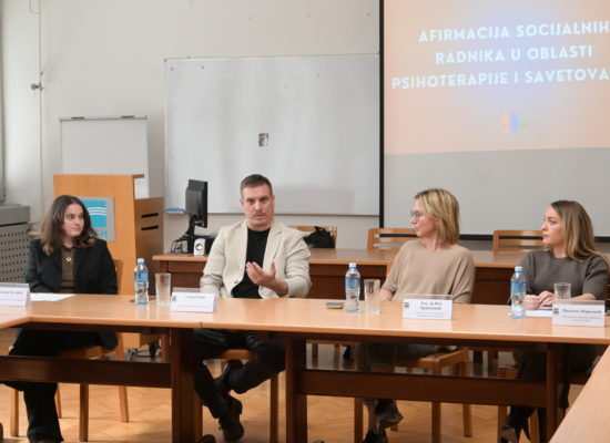 Oдржан округли сто „Афирмација социјалних радника у области психотерапије и саветовања“
