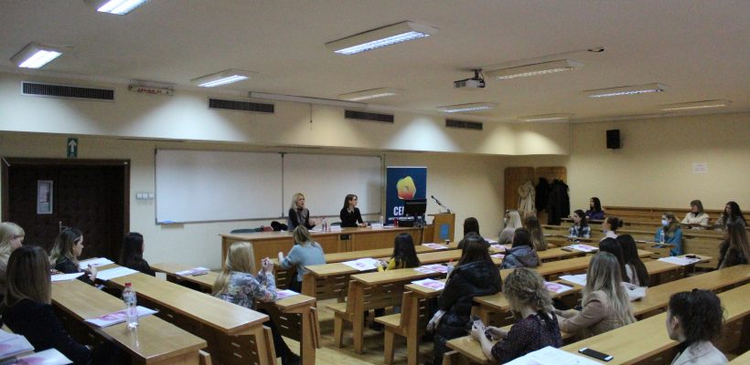 Одржан семинар „Жене у политици – родно равноправне или не?”